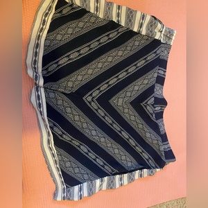 b&w comfortable shorts